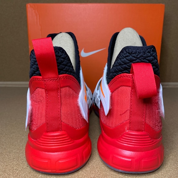 Nike LeBron Soldier XII (GS) Basketball Shoes - Picture 5 of 7